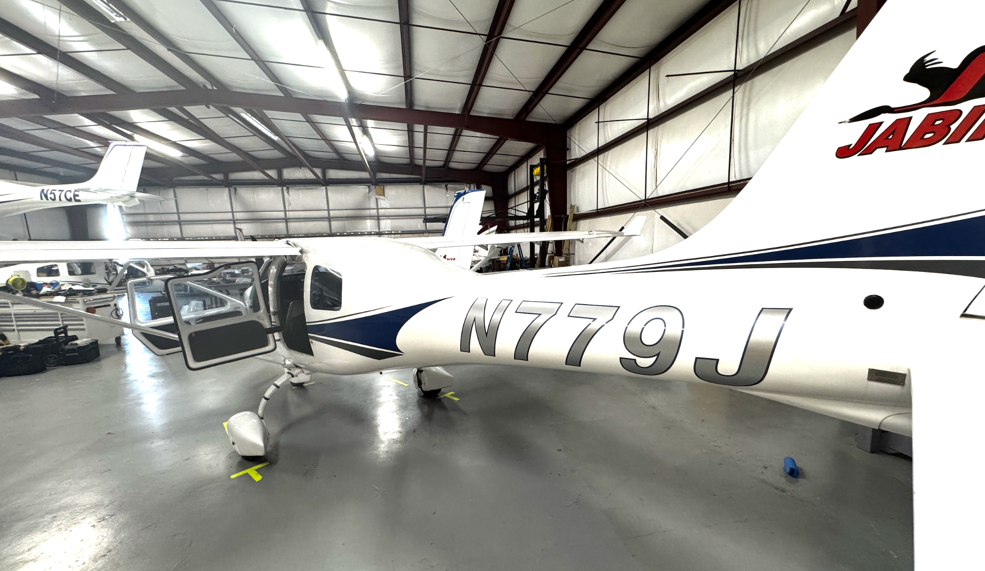 Jabiru J230-D Exterior